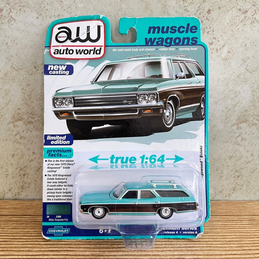 Auto World Muscle Wagons: 1970 Chevy Kingswood Estate Diecast Vehicle Blue